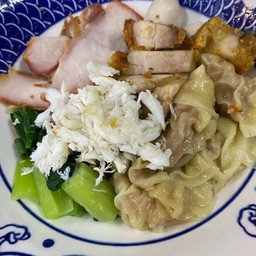 ก๋วยเตี๊ยวปู หมูแดง หมูกรอบ
