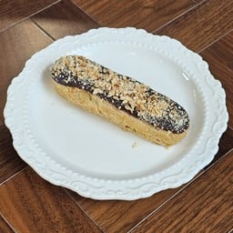 Chocolate Éclair & Almonds
