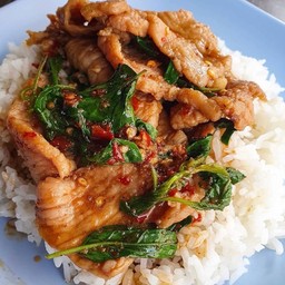 กระเพราหมูชิ้น