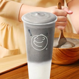 นมสดงาดำมูนโมจิ