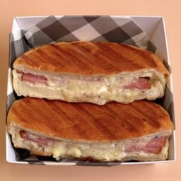 พานีนี่ ทรัฟเฟิลมาโย แฮมชีส - แซนวิชหนีบ