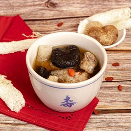 ซุป ซี่โครงหมูตุ๋น เห็ดหอมเยื่อไผ่