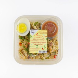 ข้าวผัดน้ำพริกปลาทูชะอมพริกสดพร้อมน้ำพริกกะปิ