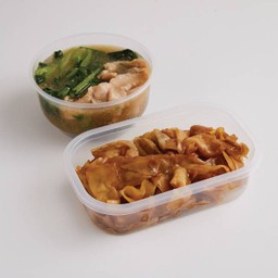 ราดหน้าหมูอนามัย