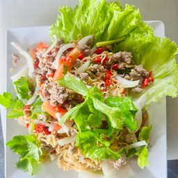 ยำมาม่าหมูสับ