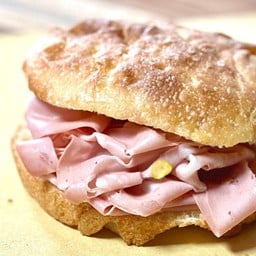 แซนด์วิชไส้กรอกอิตาเลียน