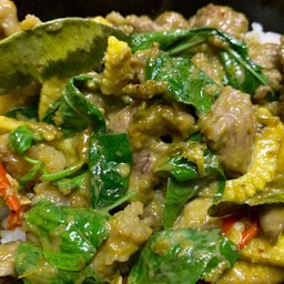 เขียวหวานผัดแห้ง เนื้อราดข้าว