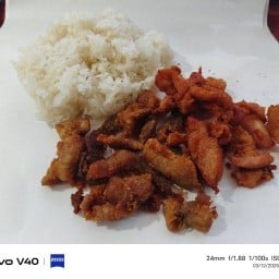 ข้าวเหนียวห่อไก่ทอดหมูทอดสมบัติ