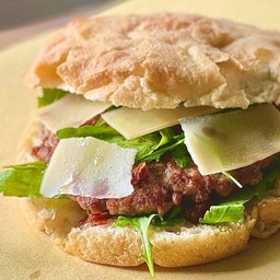 แซนวิชฟอคคาเซียโฮมเมด แฮมและพาร์เมซาน