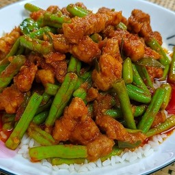 ผัดพริกแกงถั่วหมูชิ้น