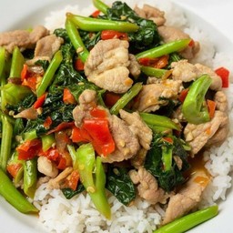 ผัดคะน้าเต้าเจี้ยวหมู