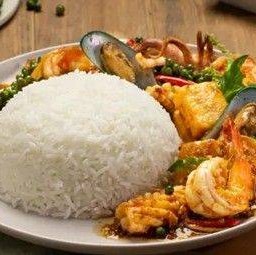 ข้าวราดกระเพราทะเล