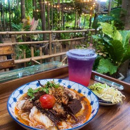 ขนมจีนน้ำเงี๊ยว+ลิ้นจี่อัญชันโซดาเเก้ว 16 oz.