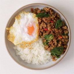 ข้าวกะเพราไก่ 2หน้า ไข่ดาวเป็ด