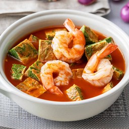 แกงส้มชะอมกุ้ง / ยอดมะพร้าวอ่อนกุ้ง