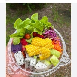 สลัดผักผลไม้ ยำผลไม้สด - ผลไม้พร้อมทาน ร้านมะพร้าวปั่น