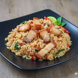 ข้าวกะเพราคลุกหมูกรอบ