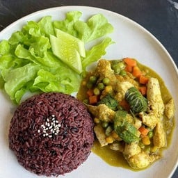 ข้าวสเต็กหมูผัดพริกแกงเขียวหวาน สูตรคลีน