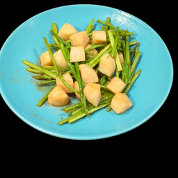 หน่อไม้ฝรั่งผัดหอยเชลล์