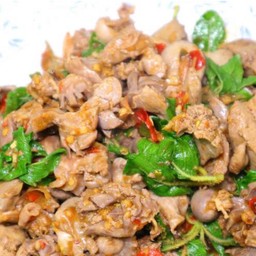 ผัดกะเพราะเครื่องในไก่