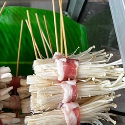 สามชั้นพันเห็ดเข็มทอง