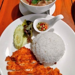 ชุดข้าวต้มยำทะเลน้ำไส+ไก่ทอด