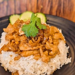 ข้าวหมูทอดกระเทียม