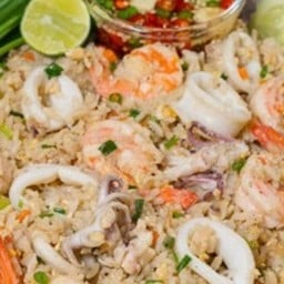 KK01.87 ข้าวผัดทะเล 300 กรัม รวม ไข่ 4ฟอง ข้าวสวย 500 กรัมแล้ว  /จานใหญ่