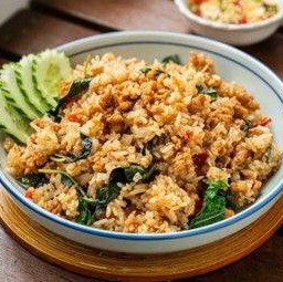 ข้าวกระเพราคั่วหมูสับ