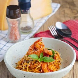 สปาเก็ตตี้อาราเบียตต้ากุ้ง