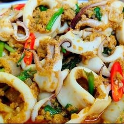 ผัดผงกระหรี่ปลาหมึก