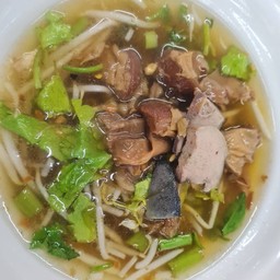 ก๋วยเตี๋ยวหมูตุ๋น(หมูตุ๋น,ตับ)