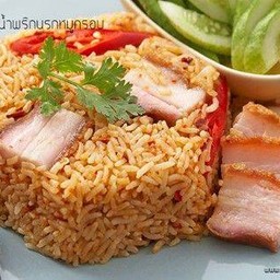 ข้าวผัดน้ำพริกหมูกรอบ