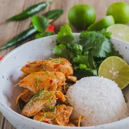 ข้าวไก่ต้มยำผัดแห้ง