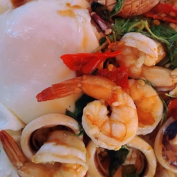 KH08.46 ผัดกะเพราทะเล 50 กรัม+ไข่ดาว 1 ฟอง