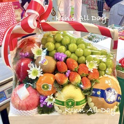 กระเช้าผลไม้สด พรีเมี่ยม องุ่นไซมัสคัส+สตอเบอรี่