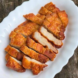 สามชั้นทอดน้ำปลา