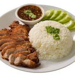 ข้าวหน้าหมูย่างจิ้มแจ่ว