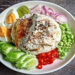 ข้าวขยำปลาทูทอด