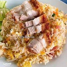 ข้าวผัดไข่หมูกรอบ