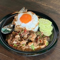 ข้าวกระเพราเอ็นเนื้อตุ๋น