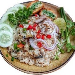 ข้าวผัดพริกขื้หนูปลาทูทอด