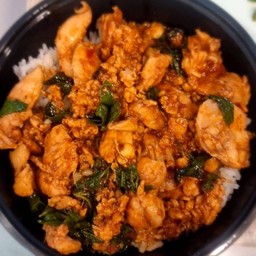ข้าวผัดพริกแกงไก่