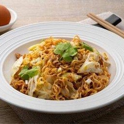 มาม่าโรงเรียนผัดหมูสับใส่ไข่