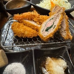 Kurokutei hands Hakata