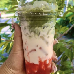 ชาเขียวนมสดสตอเบอรี่