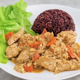 ข้าวสเต็กหมูผัดผงกระหรี่ 390 kcal