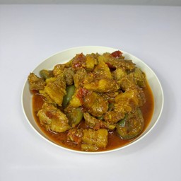 B แกงพม่าหมูสามชั้นมะเขือเปราะ