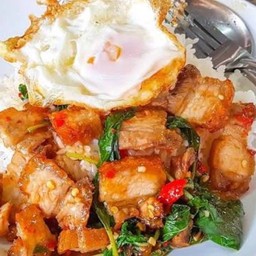 ผัดกะเพราหมูกรอบ