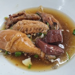 ก๋วยเตี๋ยวไก่ข้ามฟากสูตร 60 ปี